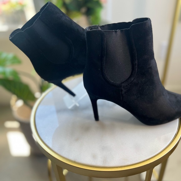 Shoes - Suede Ankle toe booties size 7
